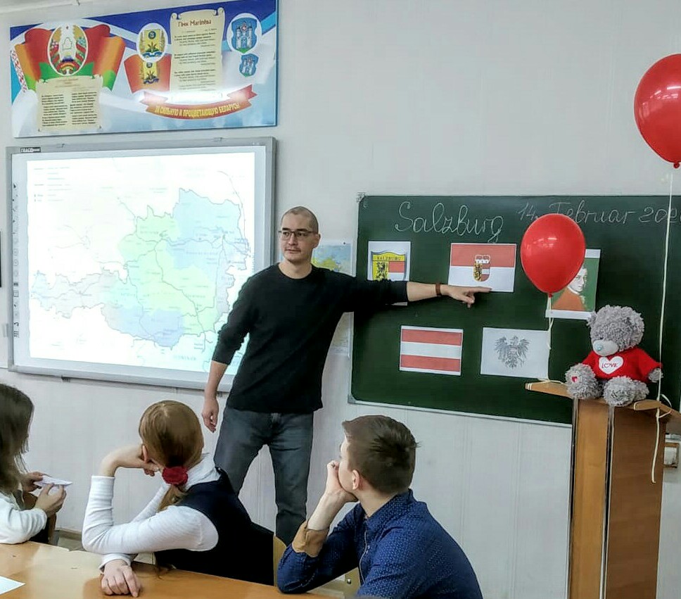 A school in Mogilev, telling them about Salzburg