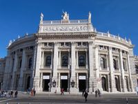 Hofburgtheater in front of Rathaus