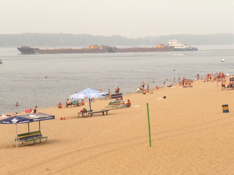 A beach at the Volga